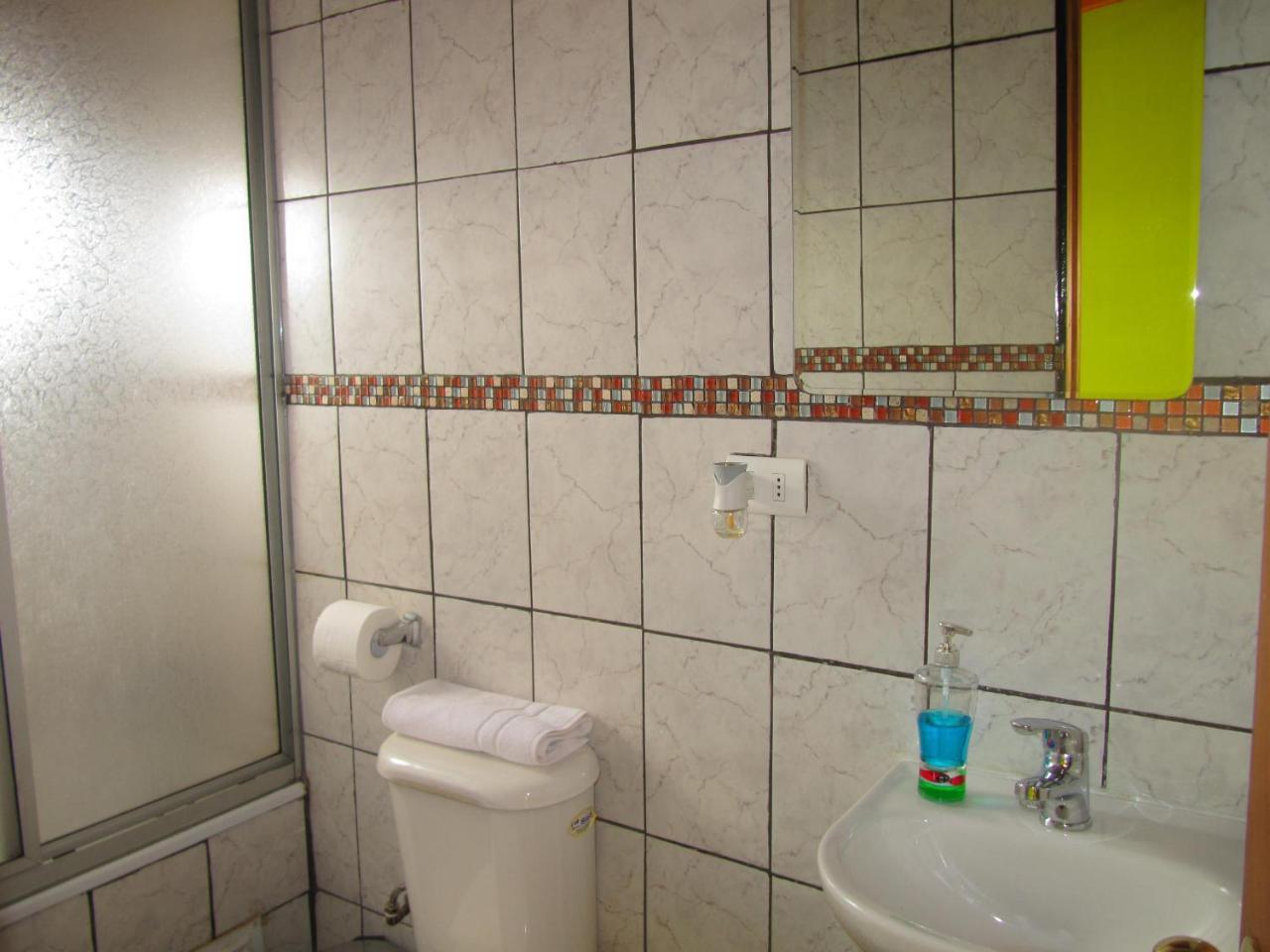 Hospedaje Los Cipreses Coyhaique Buitenkant foto